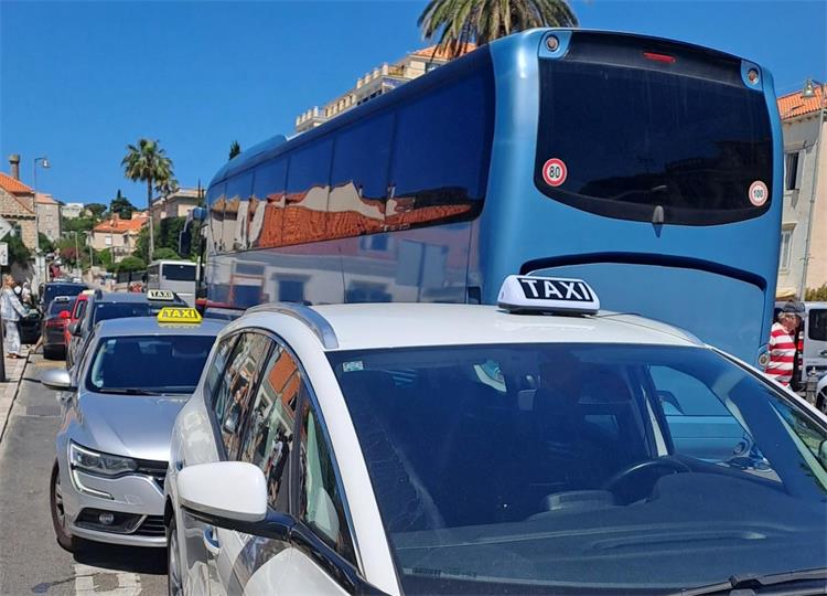 Slika /slike/foto ICPC/foto ICPC 2025/ICPC T22_25/3 ICPC T22 28-5_25.jpg